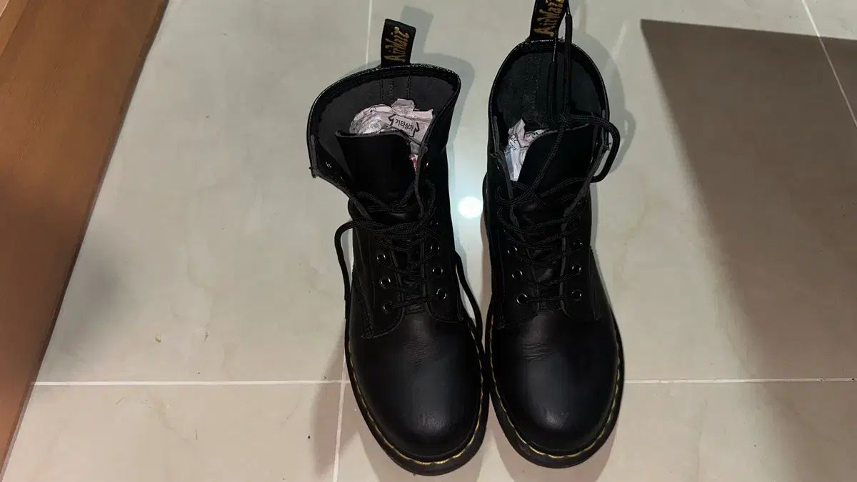 DR. MARTENS 1460 8ホール ナッパ ブラック マット 240