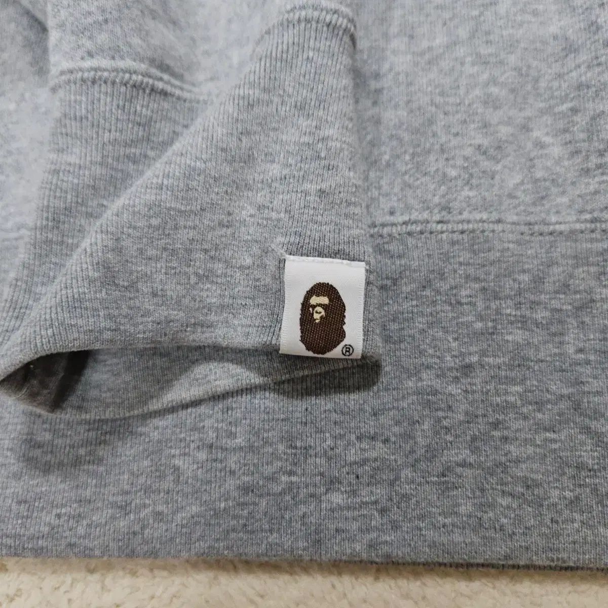 A BATHING APE ゴールド シャーク スウェット