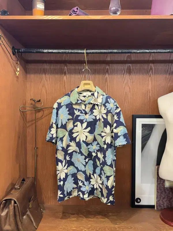 アルテア フラワー オープンカラー Tシャツ 105