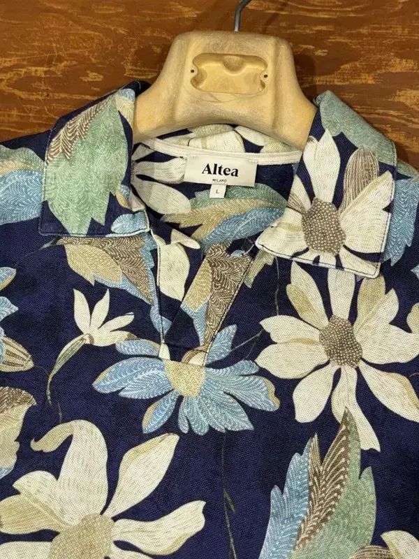 アルテア フラワー オープンカラー Tシャツ 105