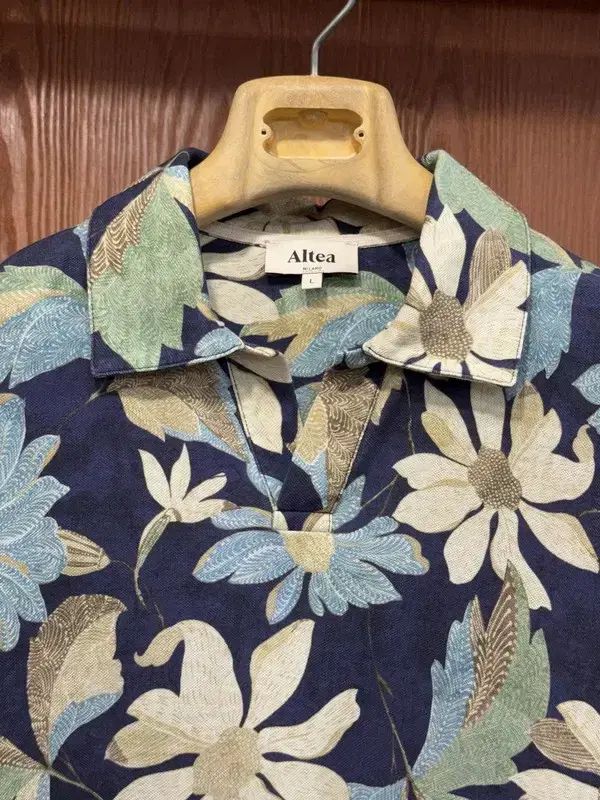 アルテア フラワー オープンカラー Tシャツ 105