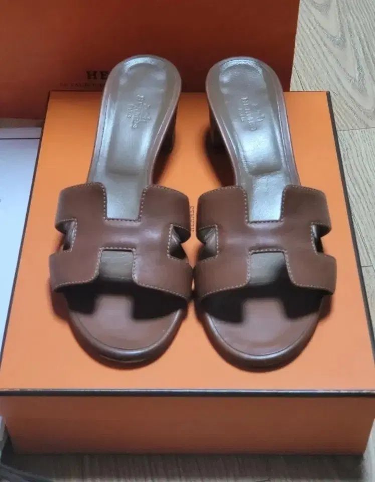 Hermes オアジス サンダル ブラウン 38サイズ (正規品)