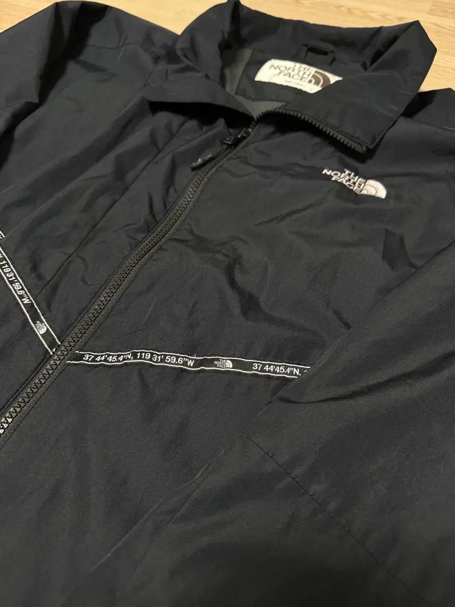 THE NORTH FACE ザノースフェイス ウィンドブレーカー 出品 THE NORTH FACE ザノースフェイス ウィンドブレーカー 出品