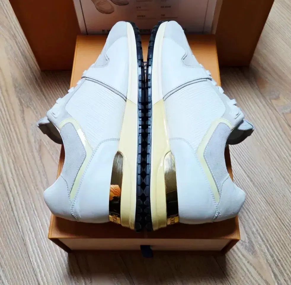 ルイヴィトン ランナウェイ スニーカー 白 GOLD 38 5 (正規品) ルイヴィトン ランナウェイ スニーカー 白 GOLD 38 5 (正規品)