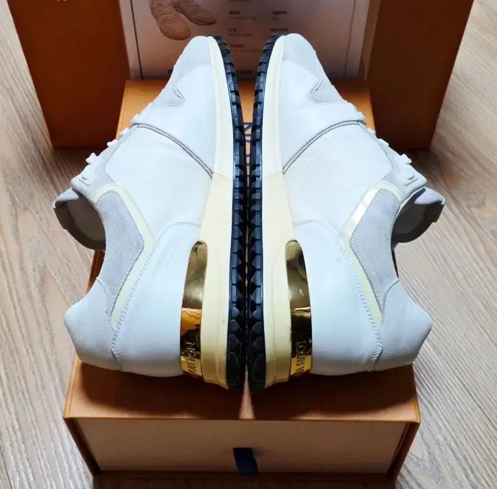 ルイヴィトン ランナウェイ スニーカー 白 GOLD 38 5 (正規品) ルイヴィトン ランナウェイ スニーカー 白 GOLD 38 5 (正規品)