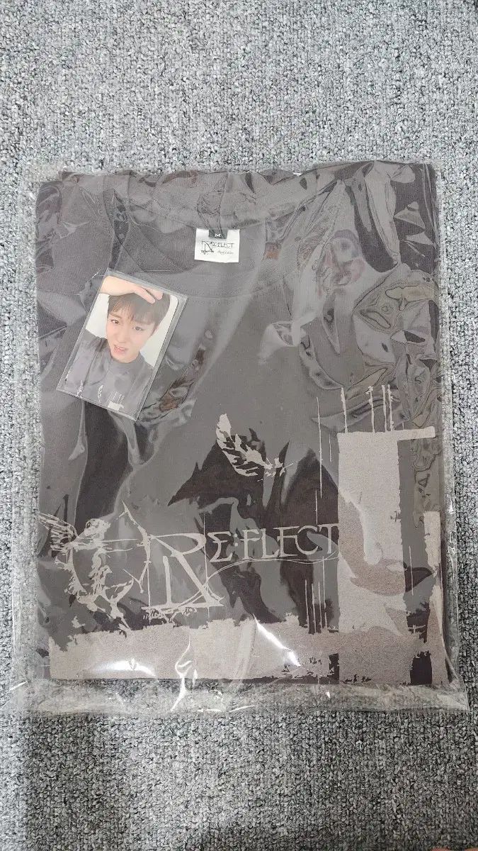 パク・ジフン(PARK JIHOON) REFLECT ポップアップ MD レイヤード Tシャツ M (トレカ 含む)