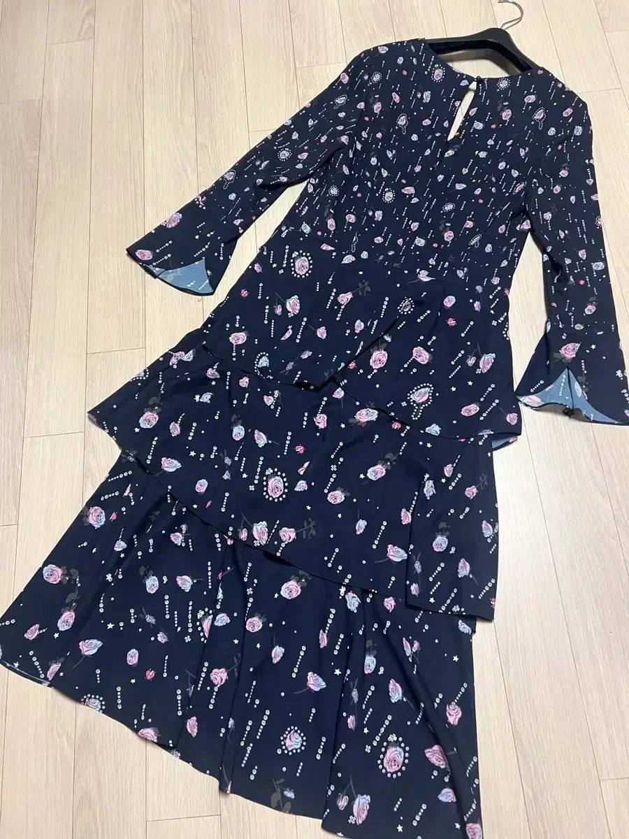 シスレー SISLEY ティアード フリル レース フラワー シフォン ロング丈ワンピース ネイビーフリル バラ ローズ