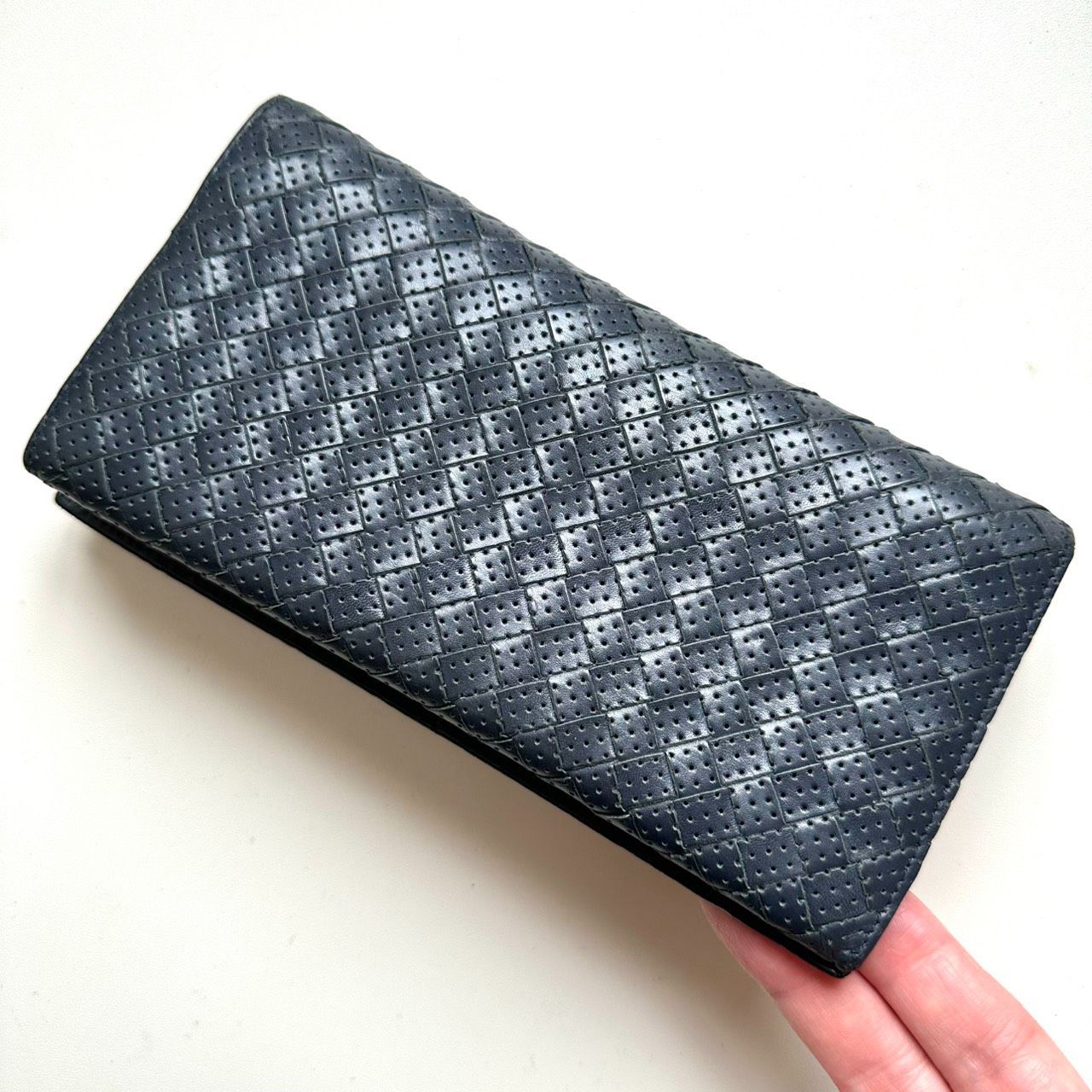 Bottega Veneta イントレチャート 長財布　ダークネイビー ボッテガヴェネタ BOTTEGA VENETA 長財布 イントレチャート パンチング