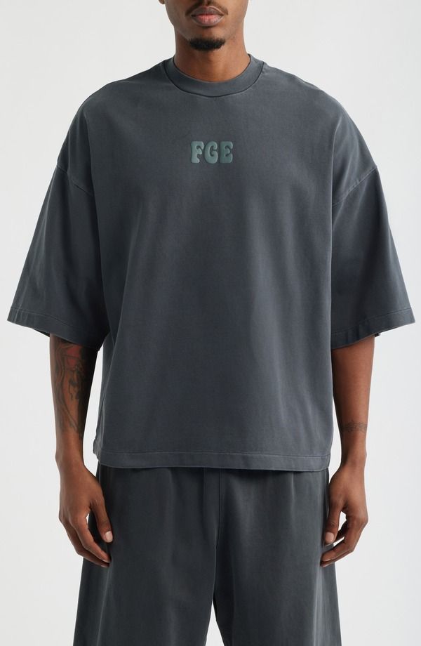 フィアオブゴッド メンズ トップス Tシャツ コットン グラフィック Fear of God Essentials Merch Graphicotton TShirt Washed Iron Grey