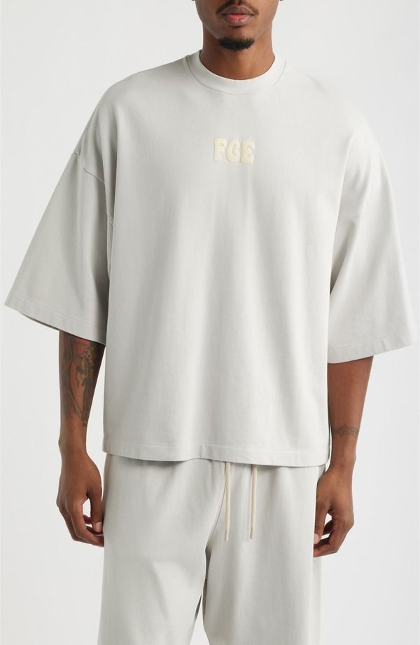 フィアオブゴッド メンズ トップス Tシャツ コットン グラフィック Fear of God Essentials Merch Graphicotton TShirt Washed Overcast
