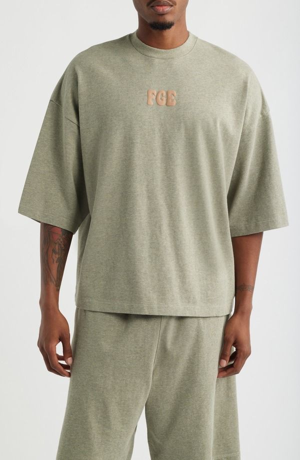 フィアオブゴッド メンズ トップス Tシャツ コットン グラフィック Fear of God Essentials Merch Graphicotton TShirt Washed Seal Heat