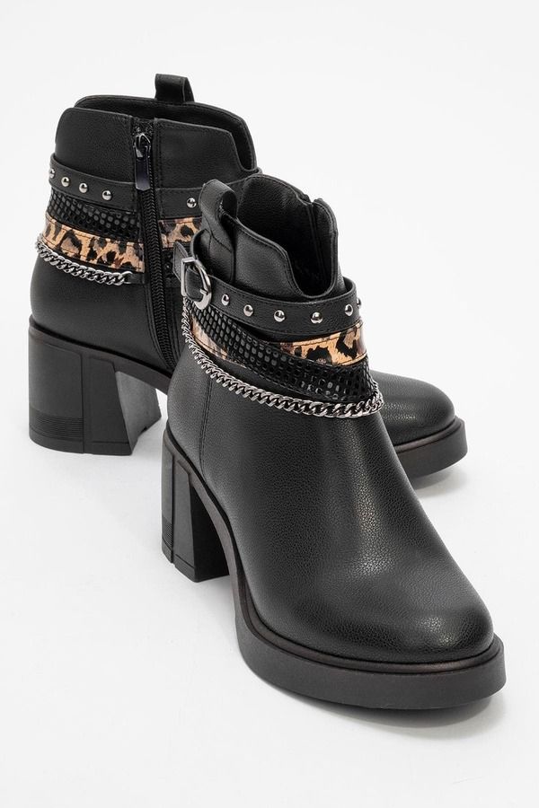 プロローグシューズ レディース ブーツ・レインブーツ ヒール Prologue Shoes Boliva Buckled Chain Block Heel Boot Black Faux Leathe