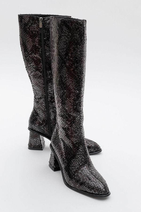 プロローグシューズ レディース ブーツ・レインブーツ ヒール Prologue Shoes Elly Pattern Block Heel Boot Black Pattern Faux Leathe