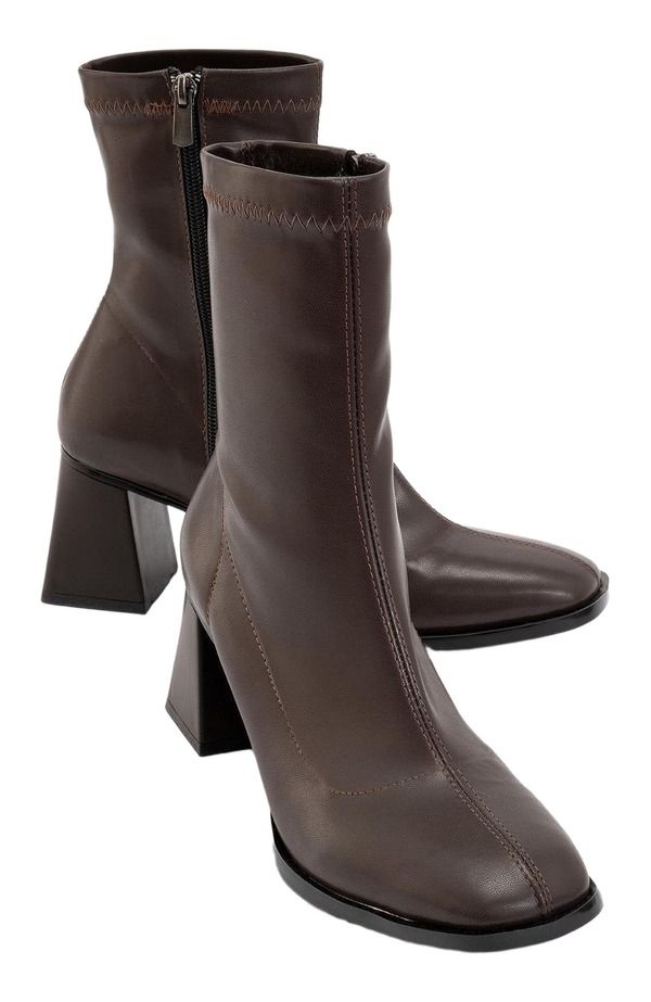 プロローグシューズ レディース ブーツ・レインブーツ ヒール Prologue Shoes Plesa Chunky Heel Boot Dark Brown Faux Leather ブラウン
