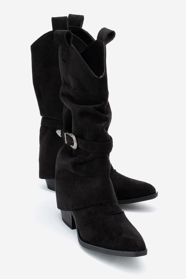 プロローグシューズ レディース ブーツ・レインブーツ ヒール Prologue Shoes Okus Buckle Block Heel Boot Black Suede Faux Leather ブ