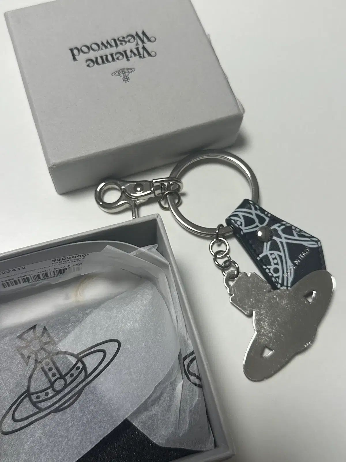 Vivienne Westwood ヴィヴィアン・ウエストウッド サフィアーノ ブラック アンド 白 キーホルダー ブラック