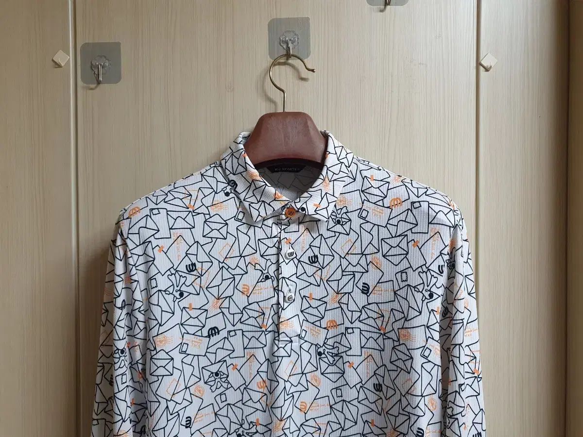 M U (エムユー) 韓国 正規品 (100) カラーTシャツ