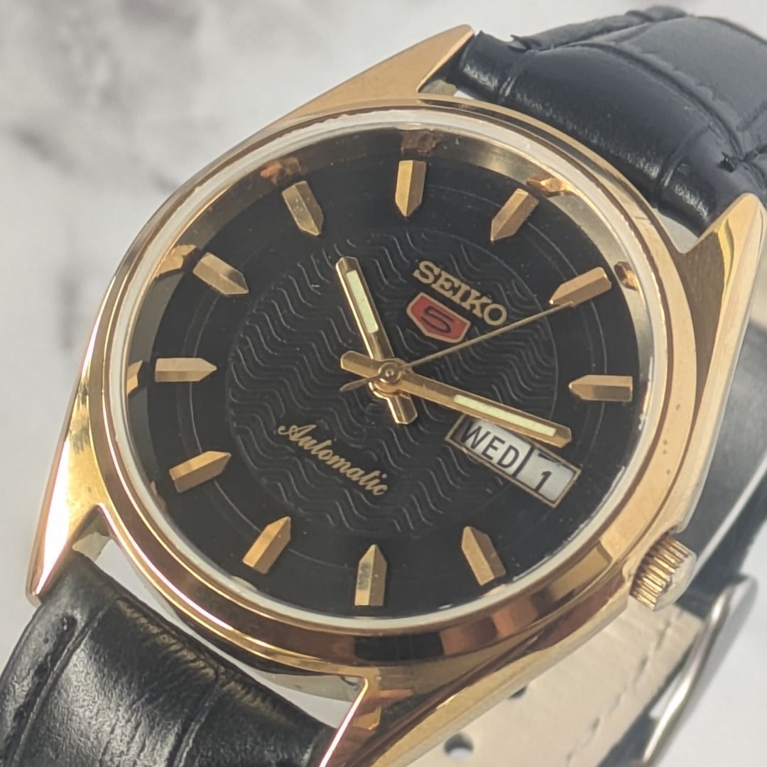 稼働品 SEIKO セイコー5 自動巻き 80s ヴィンテージ 黒波紋文字盤 ゴールドケース レザーベルト