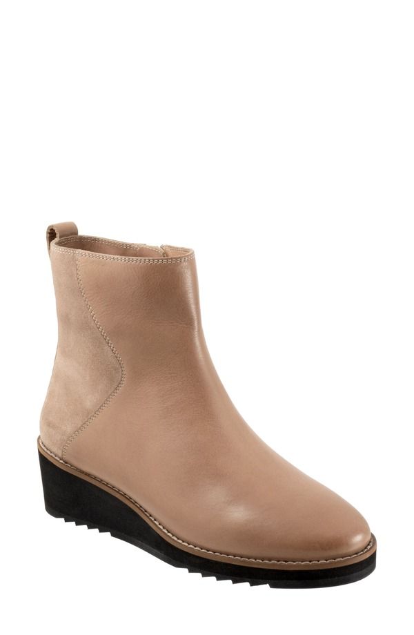 トロッターズ レディース シューズ ブーツ・レインブーツ プラットフォーム Trotters Wynona Platform Wedge Bootie Taupe トープ
