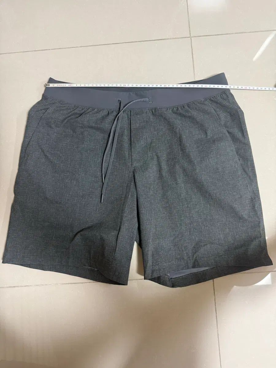 ルルレモン ショーツ 出品 (XL)