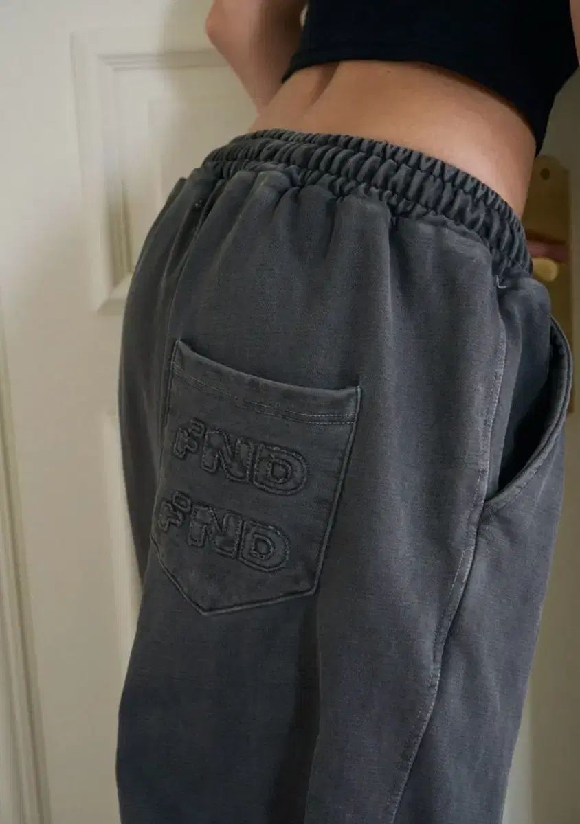 픈드픈드 スウェットパンツ