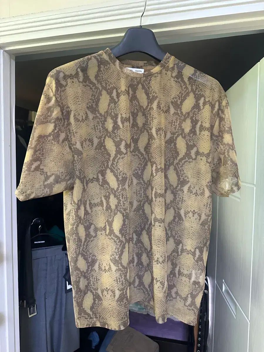 L CMNN SWDN 커먼 스웨덴 スネーク メッシュ Tシャツ