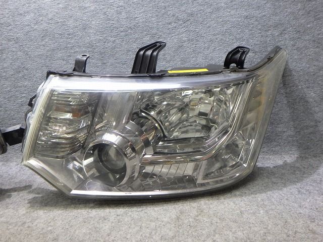 デリカD5　ヘッドライト　左右　CV5W　前期　100-87918　バラスト付 デリカD5 ヘッドライト 左右 HID CV 前期 100-87918 9301D536 バラスト