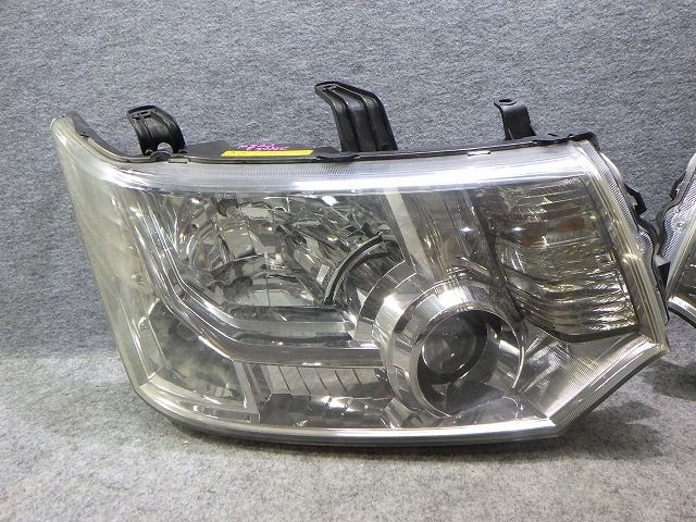 デリカD5 ヘッドライト 左右 HID CV 前期 100-87918 9301D536 バラスト