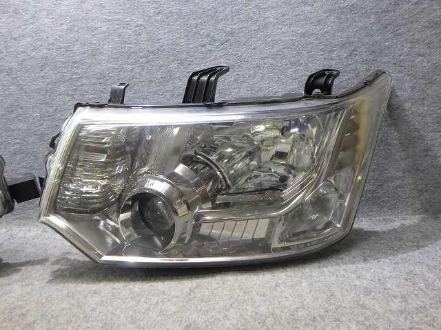 デリカD5 ヘッドライト 左右 HID CV 前期 100-87918 9301D291 ジャンク
