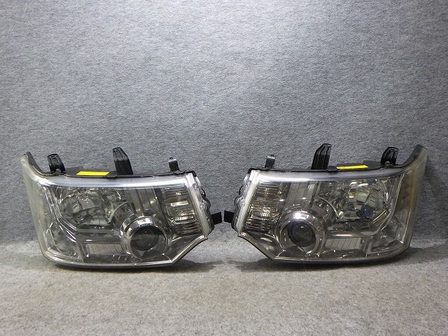 デリカD5 ヘッドライト 左右 HID CV 前期 100-87918 9301D291 ジャンク