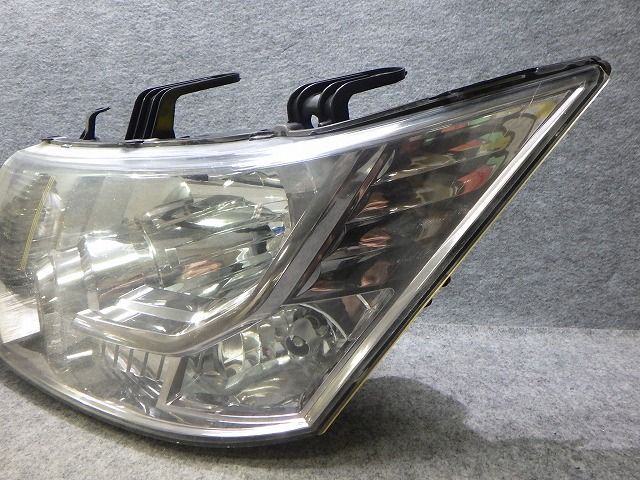 デリカD５　純正ヘッドライト　左右　美品　早い者勝ち❕️ デリカD5 ヘッドライト 左右 HID CV 前期 100-87918 9301D291 ジャンク