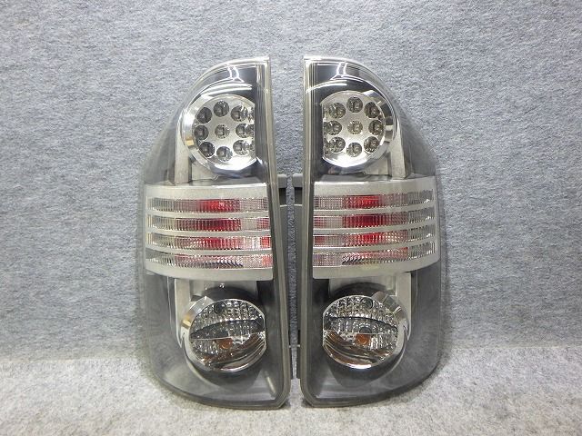 70系　ヴォクシー　テール左右　ZRR70/75　前期　28-199　81551-28441　LED玉切れ無し　260611001