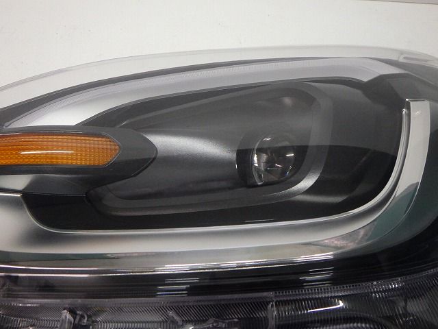 シエンタ 左ヘッドライト LED MXPC MXPL10⁄15 52-340 S1 81185-52P10