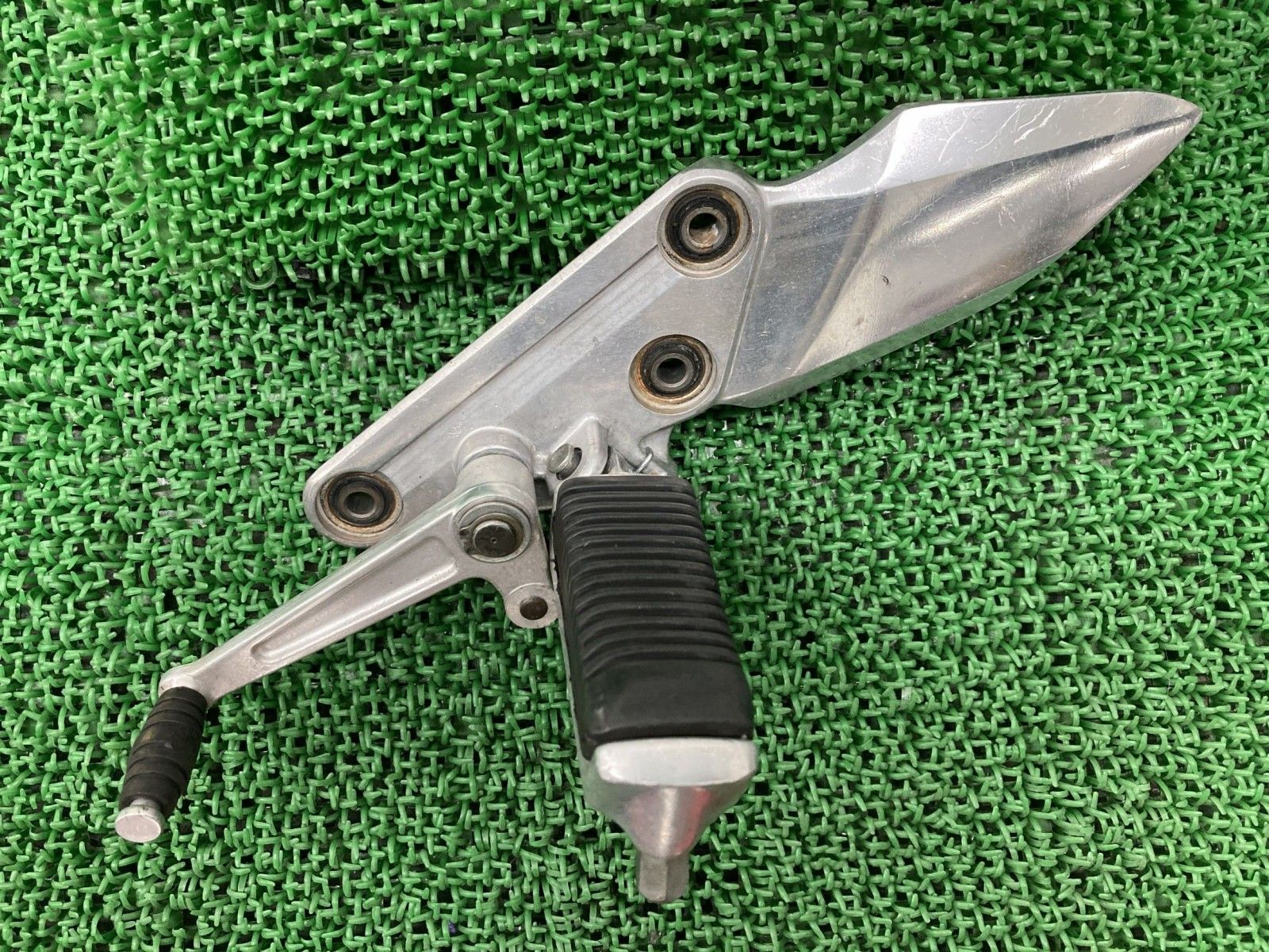 GSX1400 ステップ 左 42F スズキ 純正 中古 GY71A メイン ペグ シフトペダル Hw