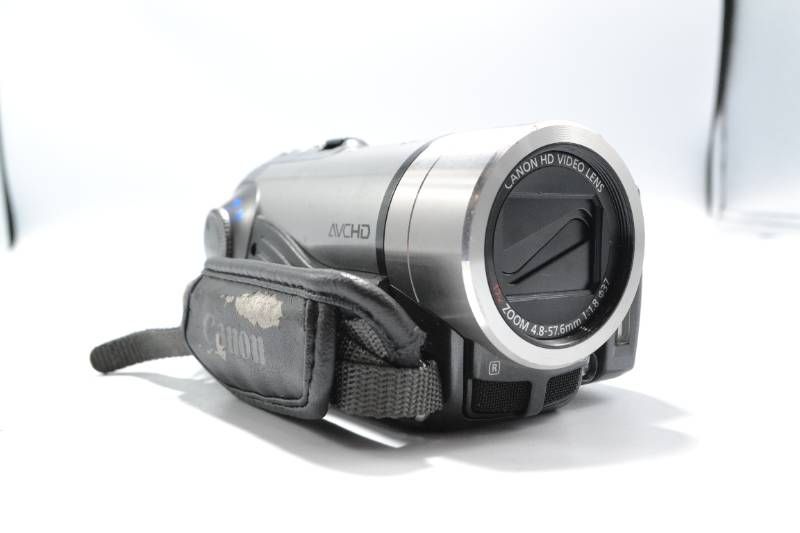動作品】キヤノン Canon iVIS HF10 HDビデオカメラ 12倍ズーム 付属品