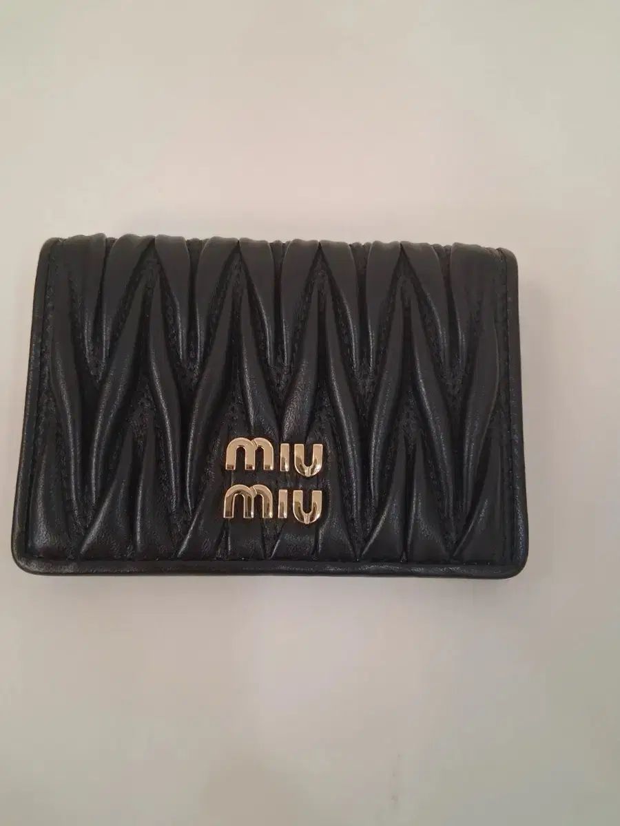 新品/ ミュウミュウ マトラッセ 二つ折り財布 カードウォレット