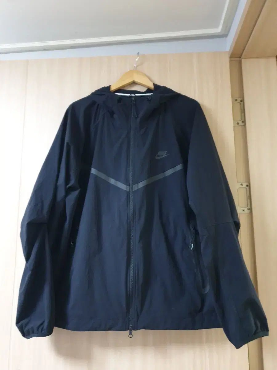 ナイキ テック ウーブン ウィンドブレーカー Anorak