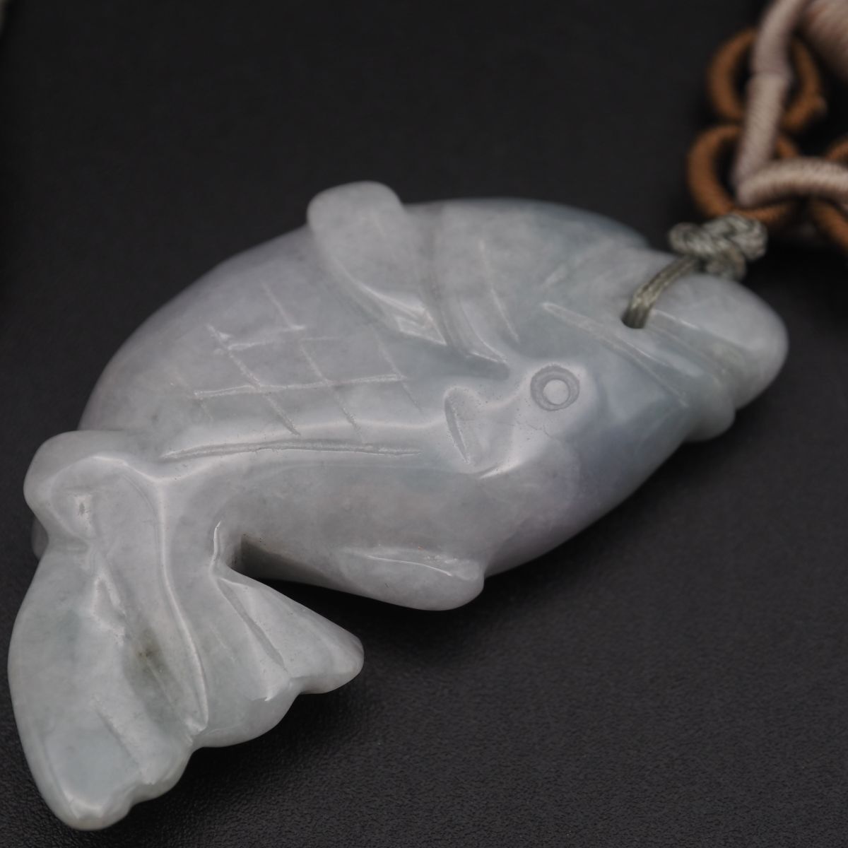 A482 翡翠? ヒスイ? ペンダント ネックレス サカナ フィッシュ 魚彫刻