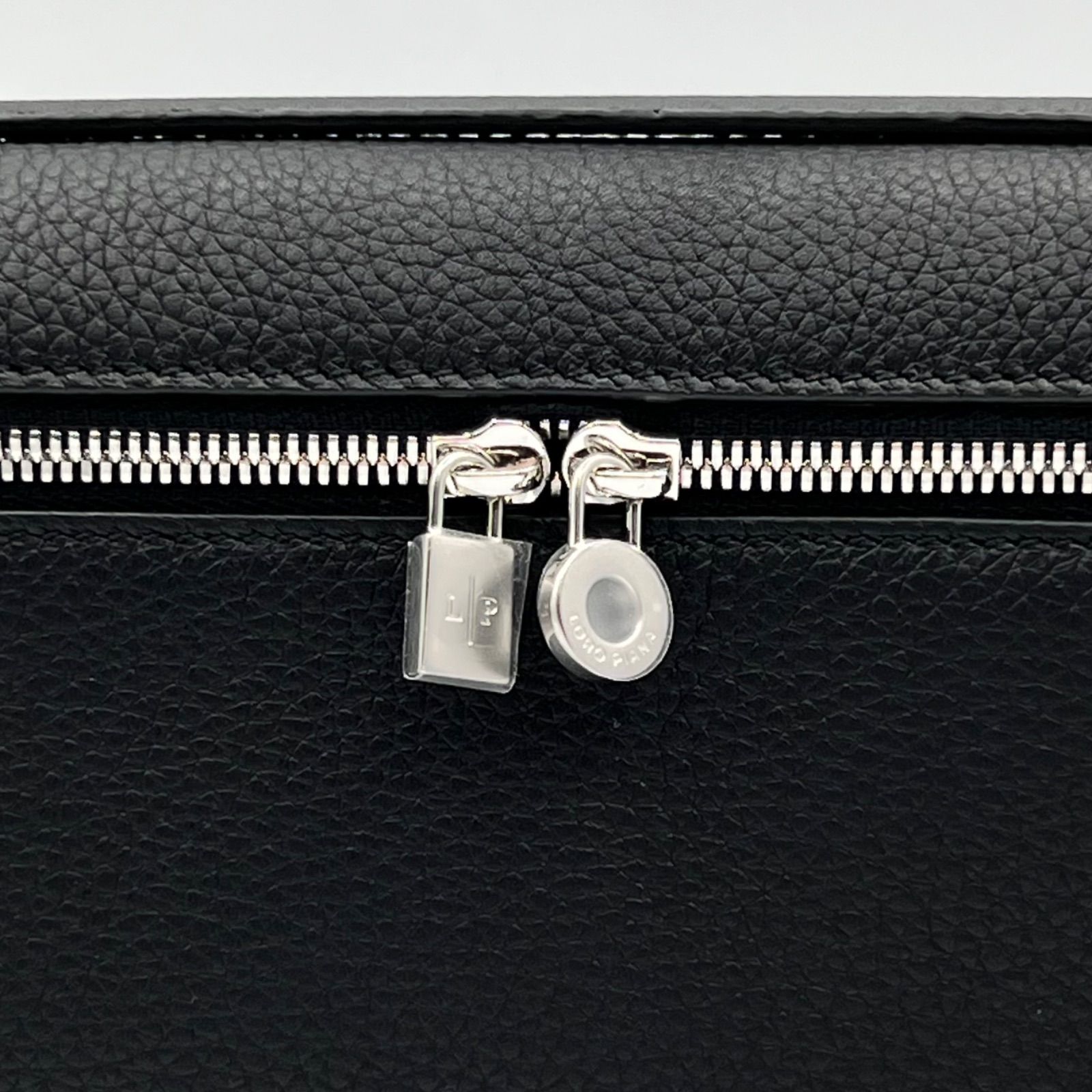 ロロピアーナ エクストラポケット L19 ブラック シルバー金具 未使用品