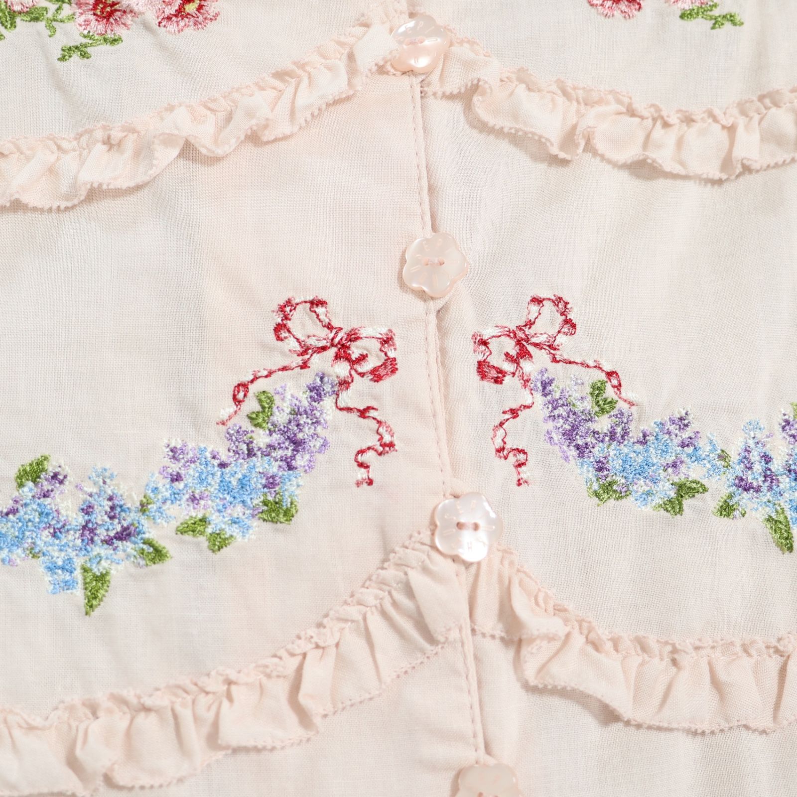 【美品】ピンクハウス★le langage des fleurs 刺繍入りローンブラウス ピンク系 前開き フリル&リボン♪2023年 z21088