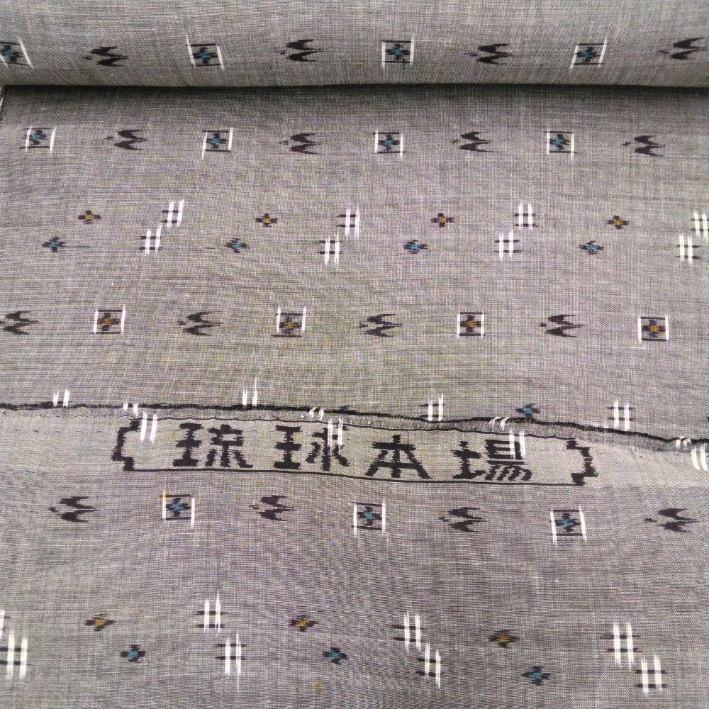 リユース【訳あり反物】本場琉球かすり 着尺 絹100% 伝統工芸品 グレー 灰 絣 紬 ※所々に微細なシミあり リメイク お稽古 未仕立て 8142-1
