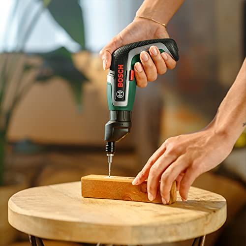【新品】BOSCH(ボッシュ) コードレスドライバー (本体のみ、ビットセット(10本)、マグネットビットホルダー、マイクロUSBケーブル(Type-B)、キャリングケース) IXO7 3fe3e1c9 【新品】BOSCH(ボッシュ) コードレスドライバー (本体のみ、ビットセット(10本)、マグネットビットホルダー、マイクロUSBケーブル(Type-B)、キャリングケース) IXO7 3fe3e1c9
