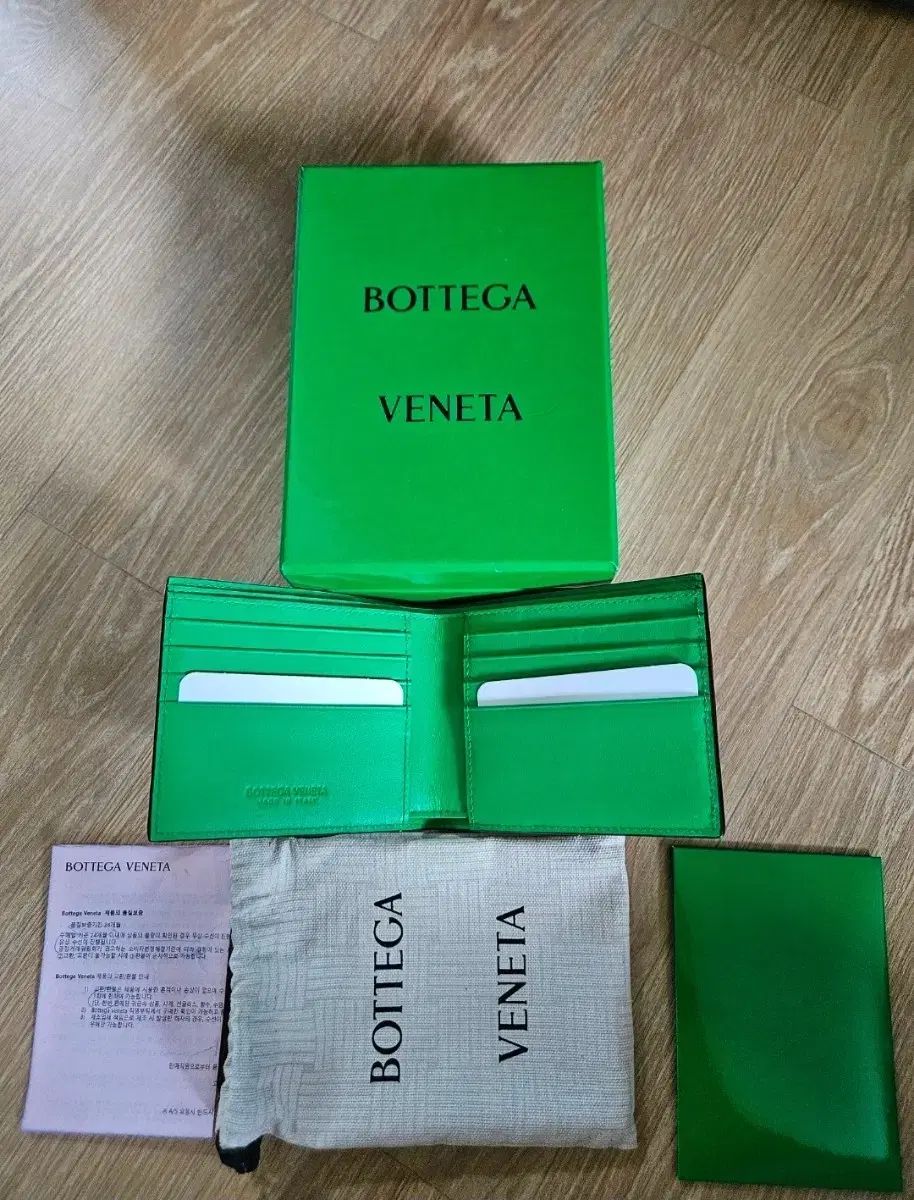 BOTTEGA VENETA ボッテガ・ヴェネタ イントレチャート 二つ折り財布 ブラック
