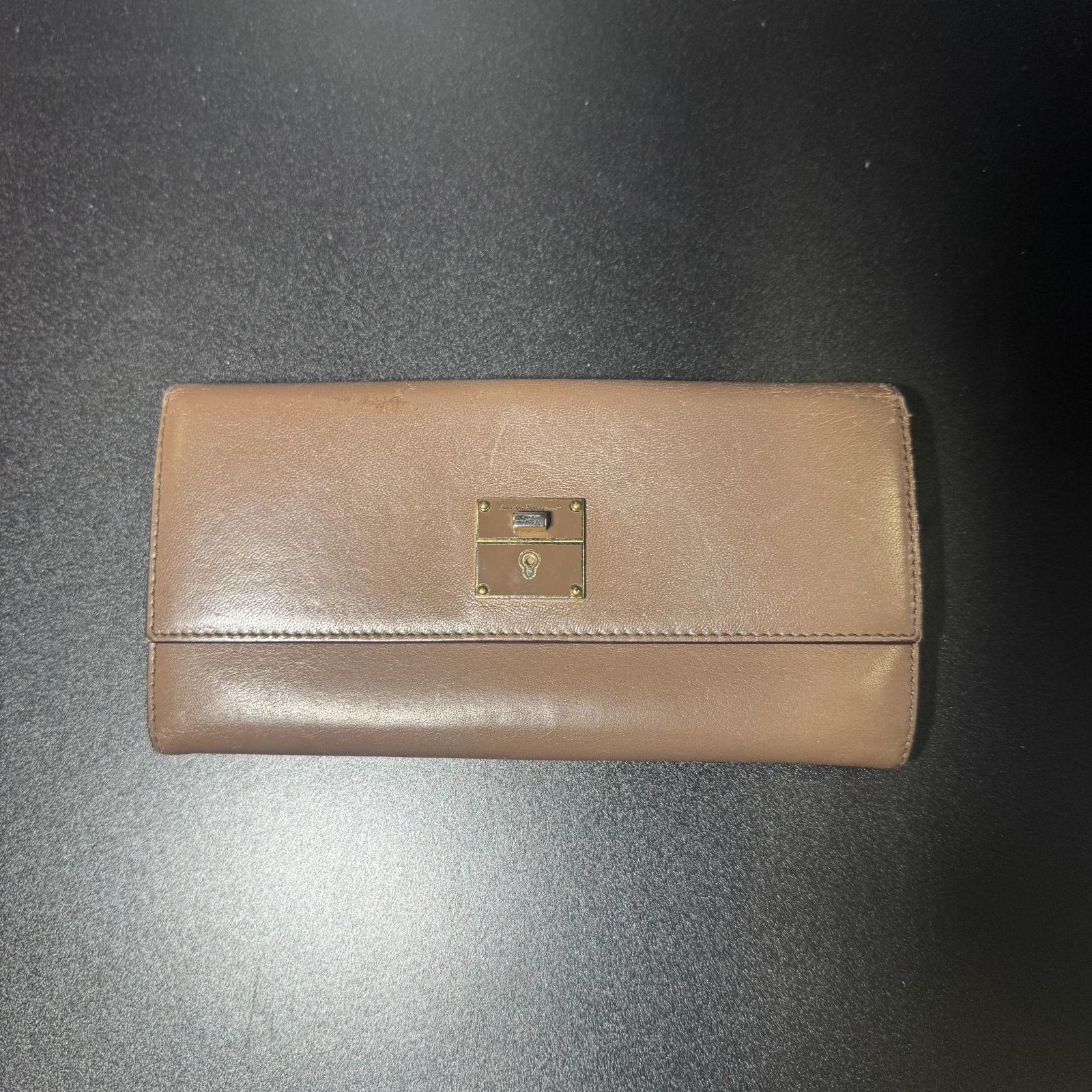 サルヴァトーレフェラガモ 　 レザー 二つ折り財布 B25120347