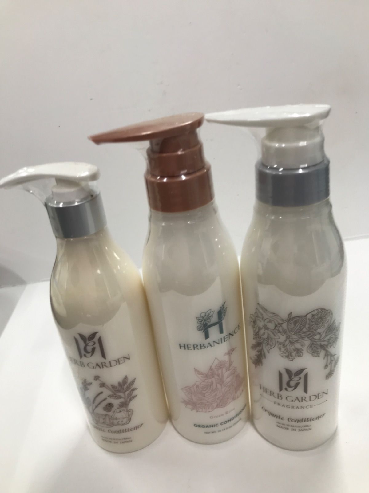 D3951 ハーブガーデン フレグランスコンディショナー&さくらの森 コンディショナー 300ml/ ハーバニエンス コンディショナー 300ml 計3点セット