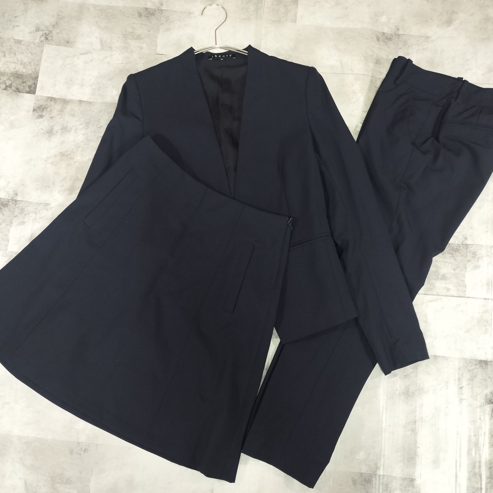 【3点セット】theory ノーカラー パンツスーツ スカートスーツ セットアップ ネイビー 紺 サイズ2 Mサイズ相当 TAILOR フォーマル 通勤 通学