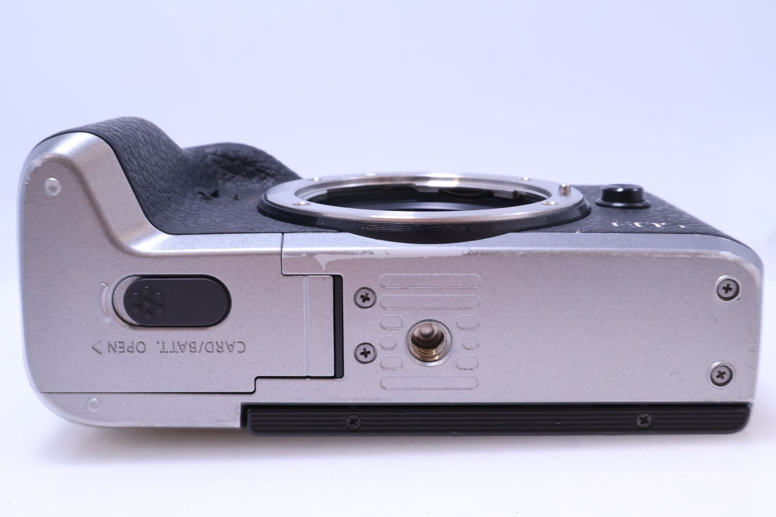 良品】Canon EOS M6 Mark II ボディー シルバー EOSM6MK2SL-BODY