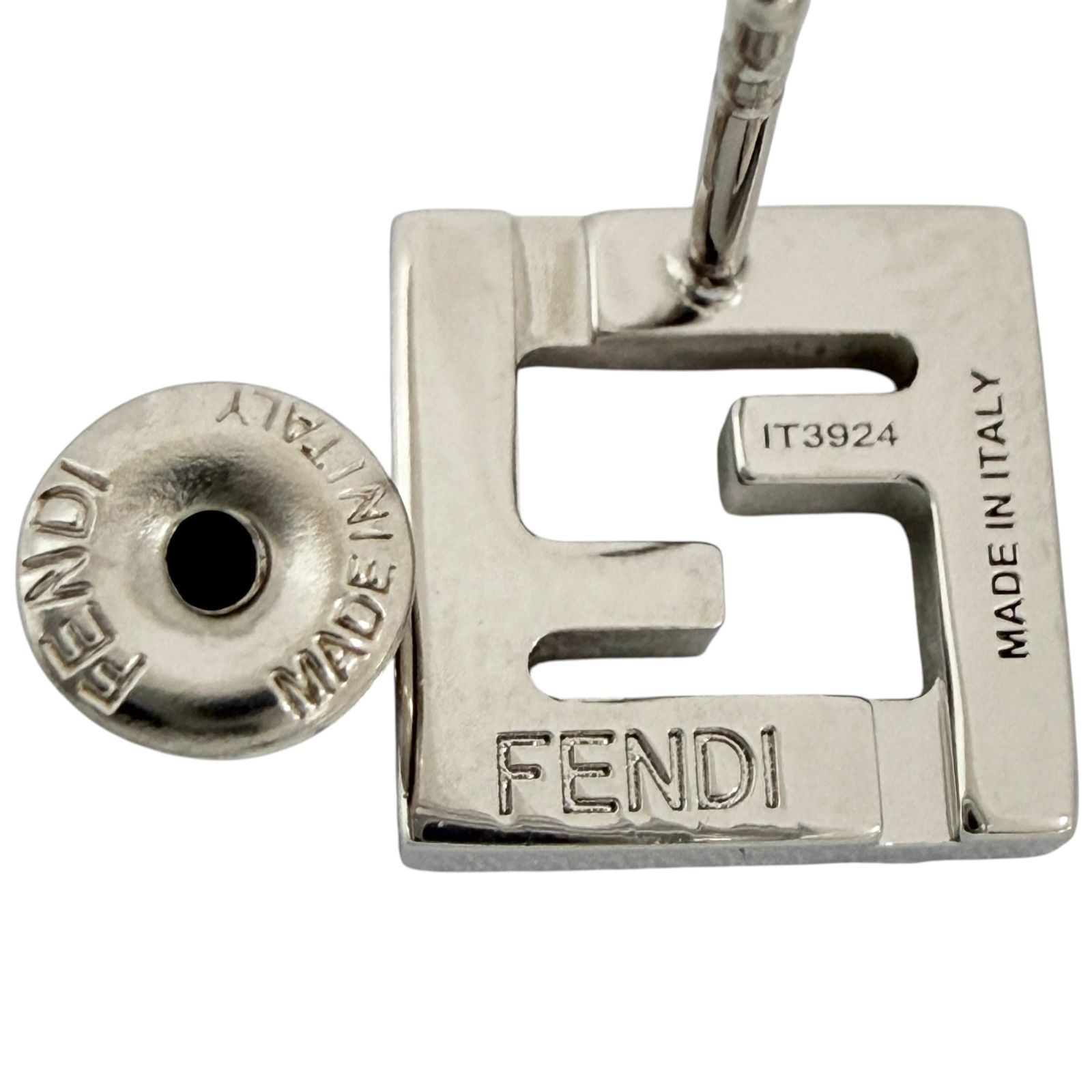 FENDI ピアス片耳 フェンディ メンズ シングル スタッド FF ピアス 片耳用 黒色 - メルカリ