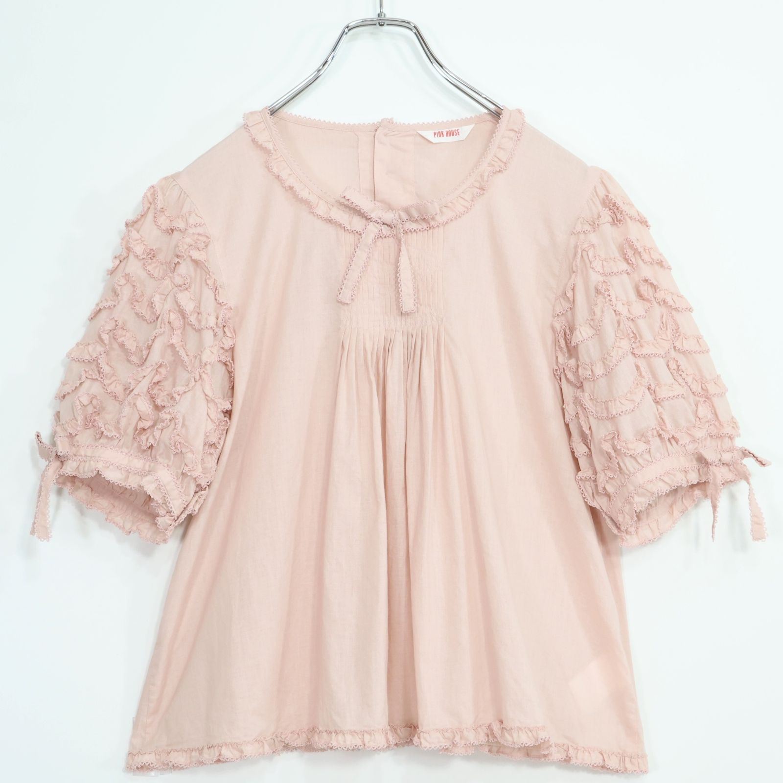 【美品】ピンクハウス★お袖フリルのローンブラウス ピンク系 リボン&ピンタック♪無地 2024年 z21096