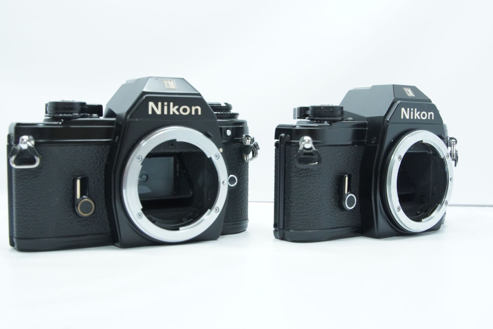 美品 ニコン Nikon EM 35mm フィルムカメラ 2台セット ＃1571 - メルカリ
